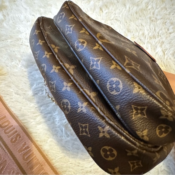 holiday sales for Louis Vuitton Multi Pochette Accessories - Picture 13 of 15